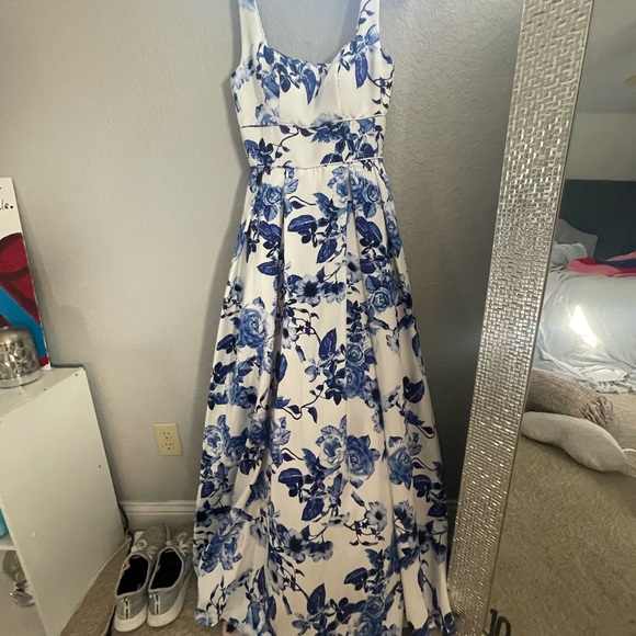 windsor blue and white dress The Savannah Dress in White Windsor Brocade